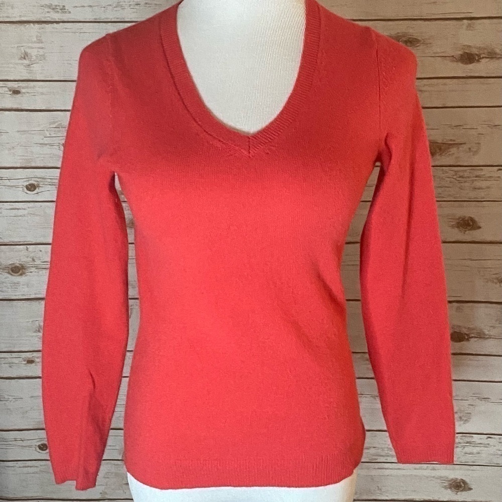 C by Bloomingdale’s classic casual cashmere V-neck sweater Size Small